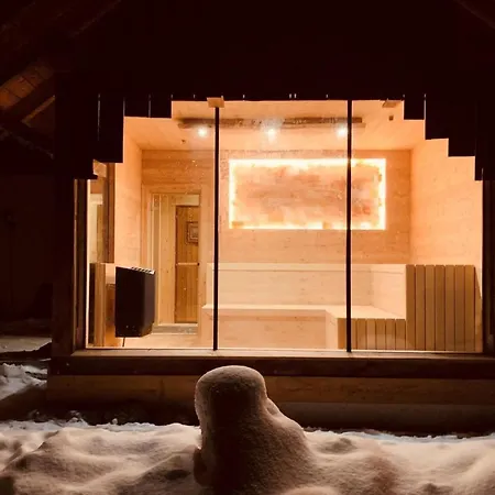 In Near Mountain Lakes بيت للعطل Weisspriach