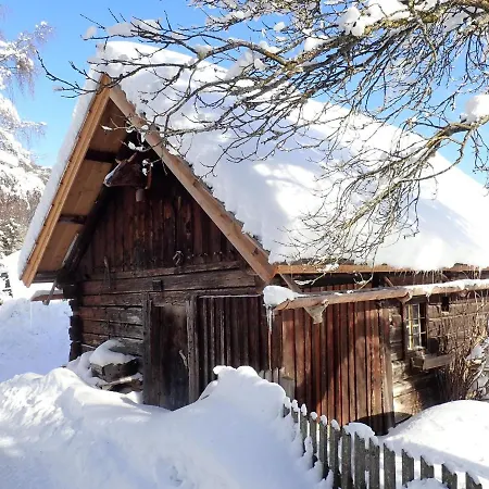 In Near Mountain Lakes بيت للعطل