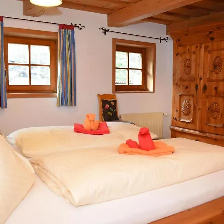 In Near Mountain Lakes بيت للعطل Weisspriach