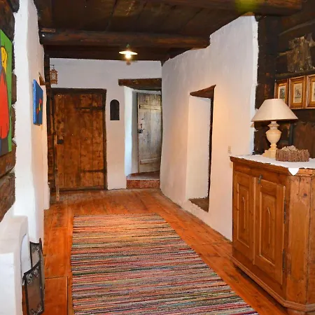 In Near Mountain Lakes بيت للعطل Weisspriach