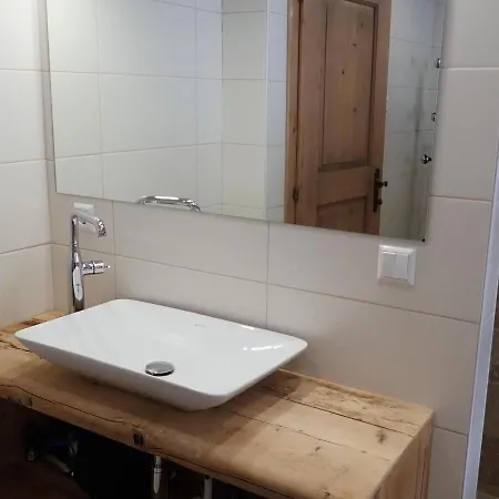 In Near Mountain Lakes بيت للعطل *