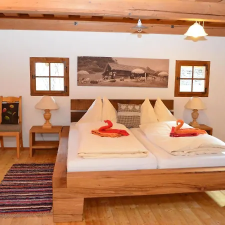 In Near Mountain Lakes بيت للعطل Weisspriach